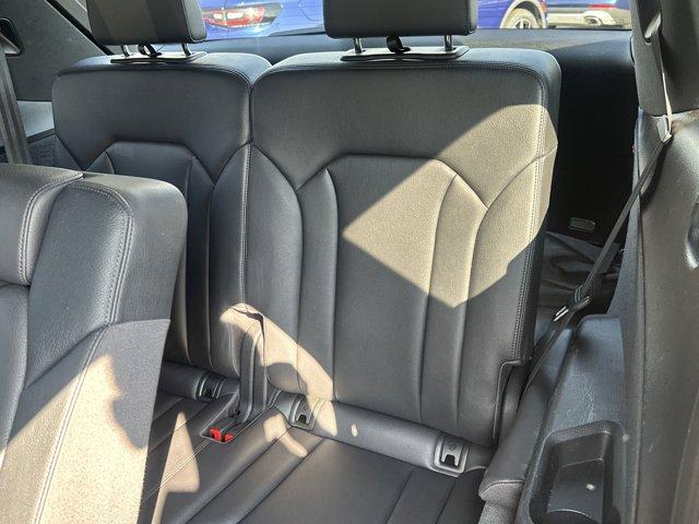 Photo of 2019 Orca Black Metallic Audi Q7