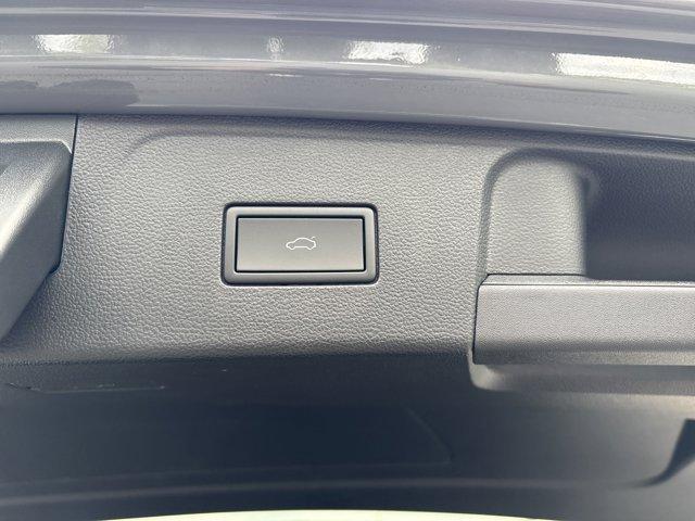 Photo of 2025 Pure Gray Volkswagen Atlas