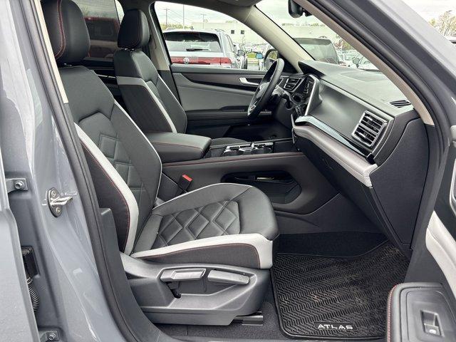 Photo of 2025 Pure Gray Volkswagen Atlas