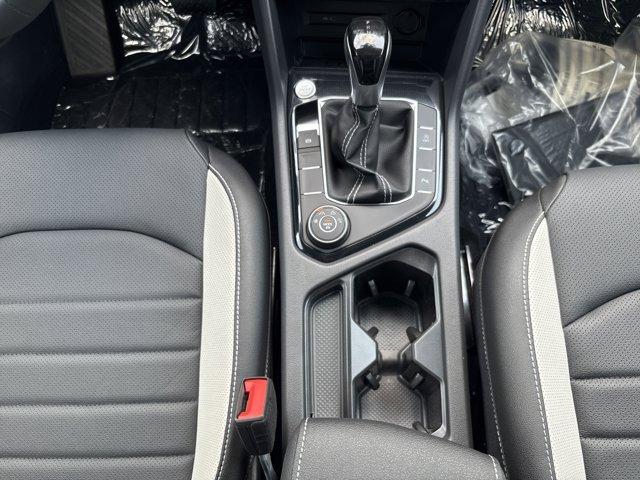 Photo of 2025 Pure White Volkswagen Taos