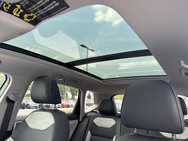 Photo of 2025 Pure White Volkswagen Taos