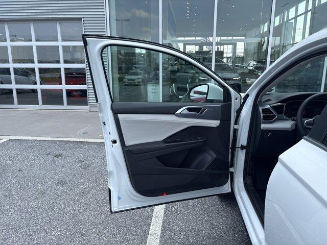 Photo of 2025 Pure White Volkswagen Taos
