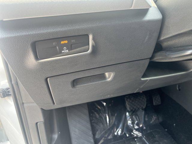 Photo of 2025 Pure White Volkswagen Tiguan