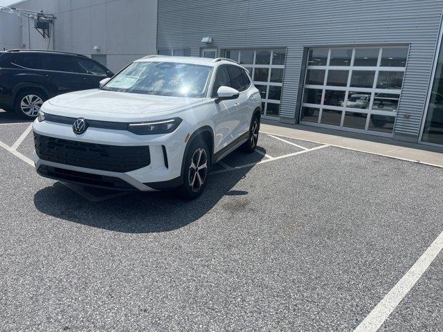 Photo of 2025 Pure White Volkswagen Tiguan
