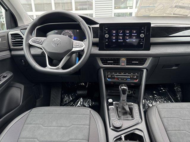 Photo of 2025 Pure White W/Deep Black Roof Volkswagen Taos
