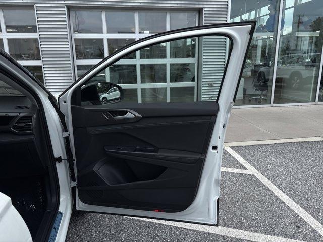 Photo of 2025 Pure White W/Deep Black Roof Volkswagen Taos