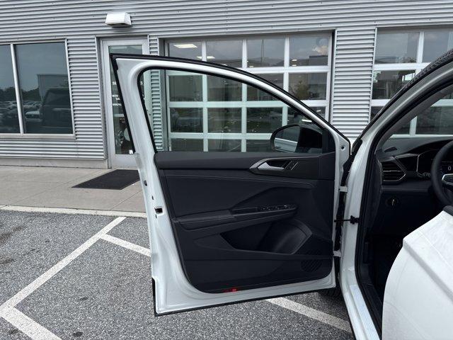 Photo of 2025 Pure White W/Deep Black Roof Volkswagen Taos