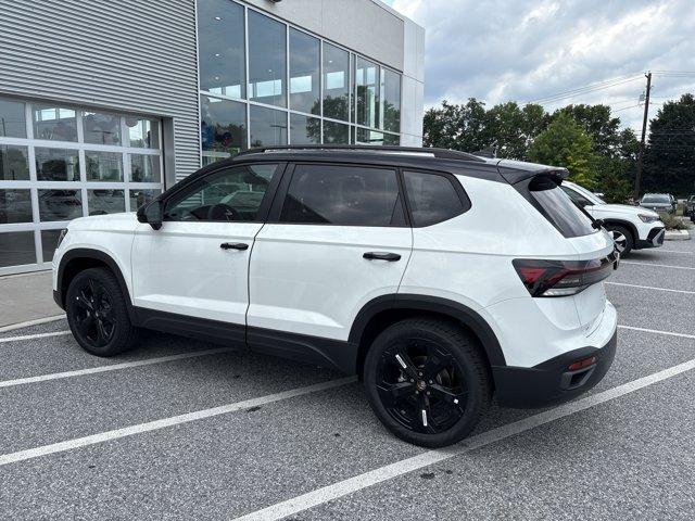 Photo of 2025 Pure White W/Deep Black Roof Volkswagen Taos