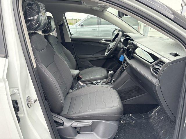 Photo of 2025 Pure White W/Deep Black Roof Volkswagen Taos