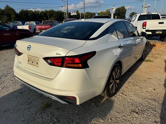 Photo of 2019 White Nissan Altima
