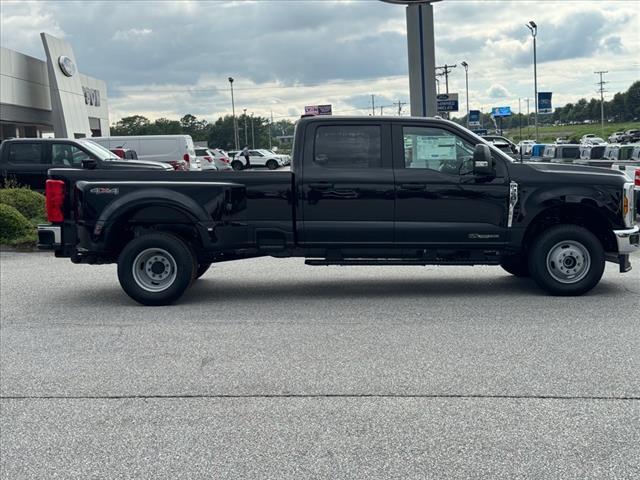Photo of 2025 Agate Black Metallic Ford F-350