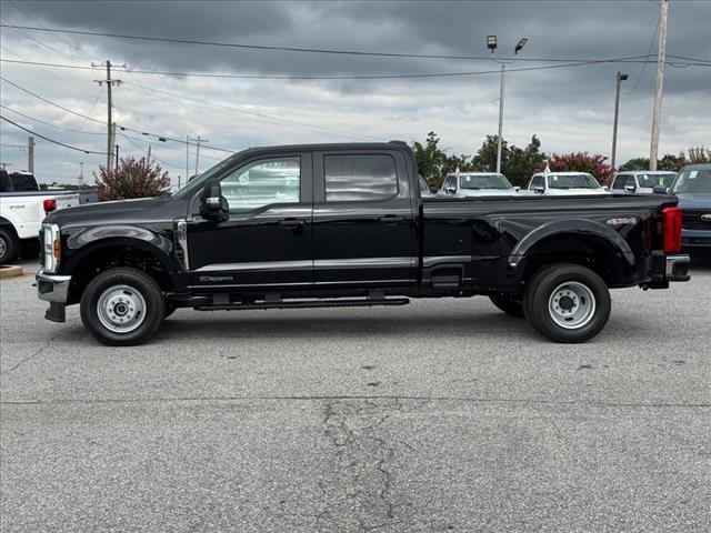 Photo of 2025 Agate Black Metallic Ford F-350