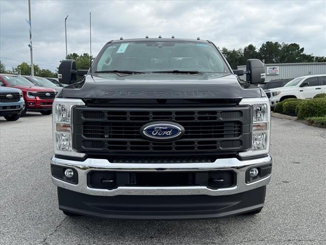 Photo of 2025 Agate Black Metallic Ford F-350