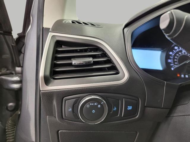Photo of 2022 CARBONIZED GRAY Ford Edge