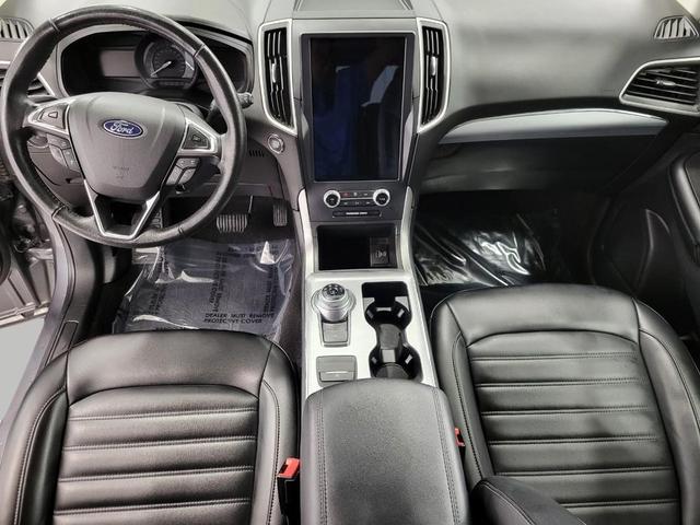 Photo of 2022 CARBONIZED GRAY Ford Edge