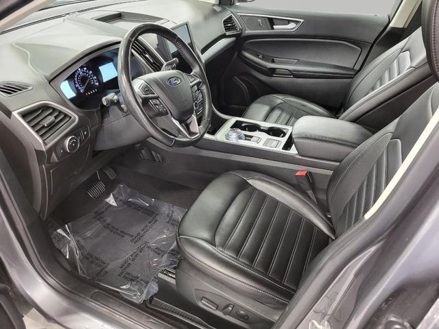 Photo of 2022 CARBONIZED GRAY Ford Edge