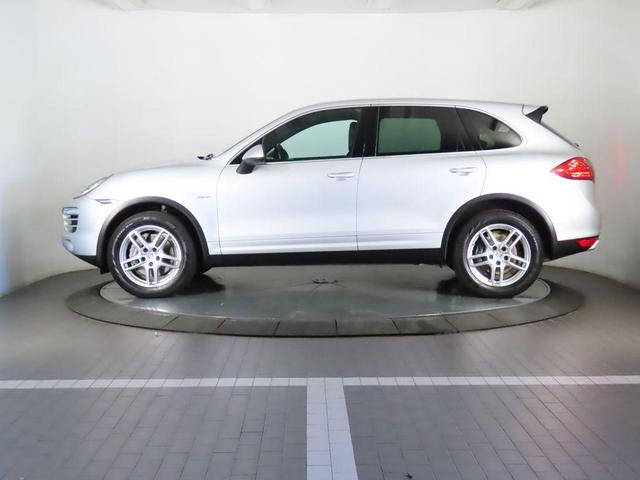 Photo of 2014 Classic Silver Metallic Porsche Cayenne