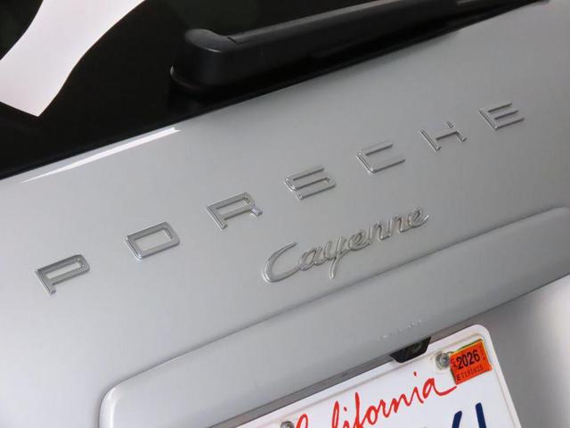 Photo of 2014 Classic Silver Metallic Porsche Cayenne