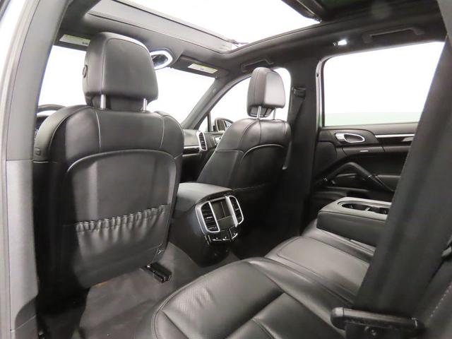 Photo of 2014 Classic Silver Metallic Porsche Cayenne