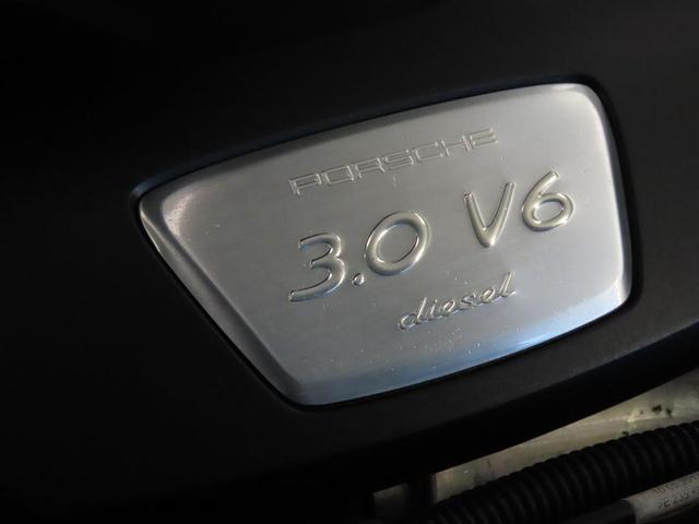 Photo of 2014 Classic Silver Metallic Porsche Cayenne