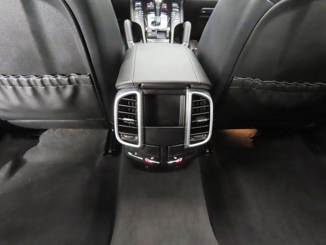Photo of 2014 Classic Silver Metallic Porsche Cayenne