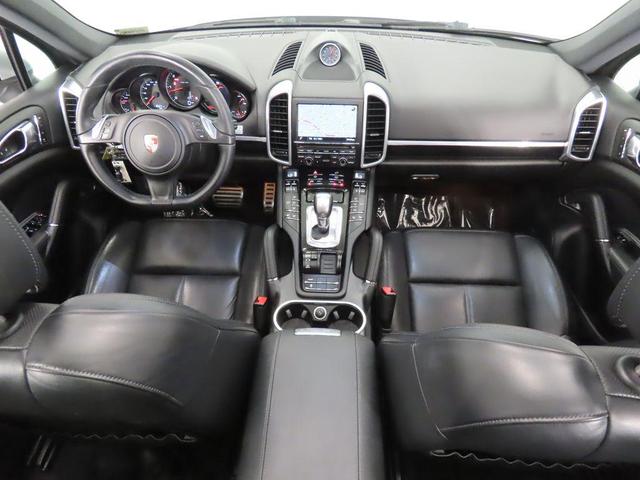 Photo of 2014 Classic Silver Metallic Porsche Cayenne