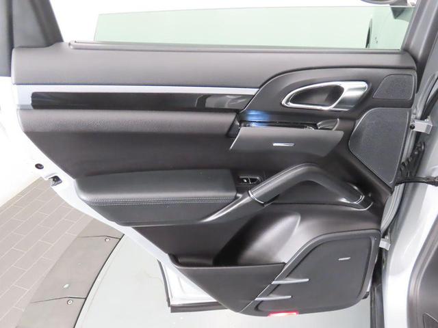 Photo of 2014 Classic Silver Metallic Porsche Cayenne
