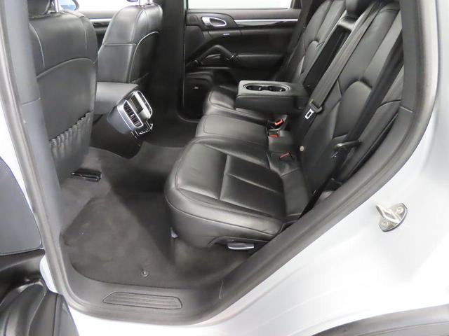 Photo of 2014 Classic Silver Metallic Porsche Cayenne