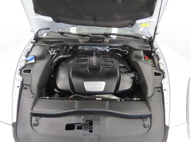 Photo of 2014 Classic Silver Metallic Porsche Cayenne