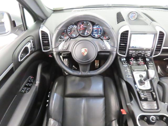Photo of 2014 Classic Silver Metallic Porsche Cayenne