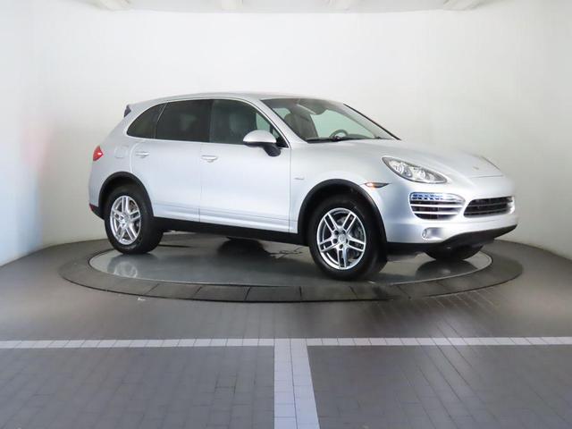 Photo of 2014 Classic Silver Metallic Porsche Cayenne