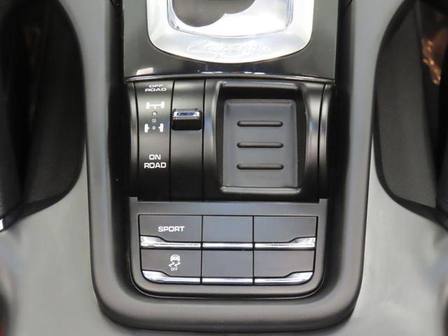 Photo of 2014 Classic Silver Metallic Porsche Cayenne