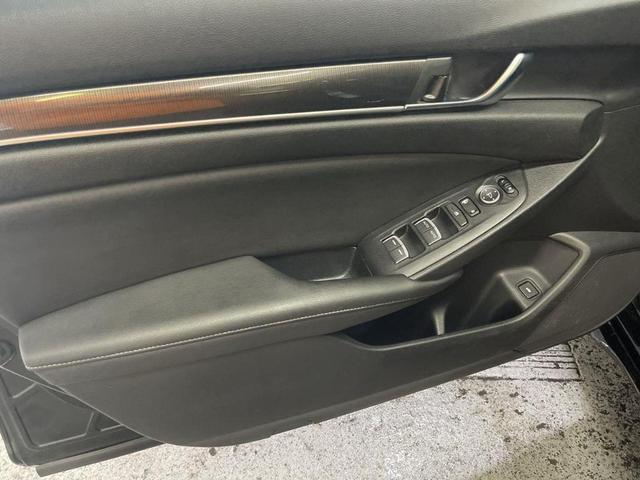 Photo of 2019 Crystal Black Pearl Honda Accord