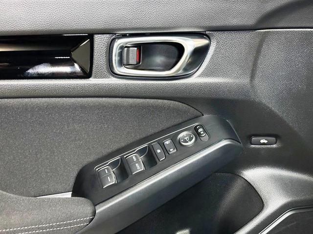 Photo of 2025 Urban Gray Pearl Honda Civic Hybrid
