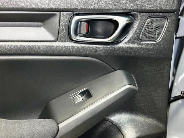 Photo of 2025 Urban Gray Pearl Honda Civic Hybrid