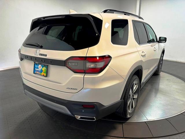 Photo of 2025 Platinum White Pearl Honda Pilot