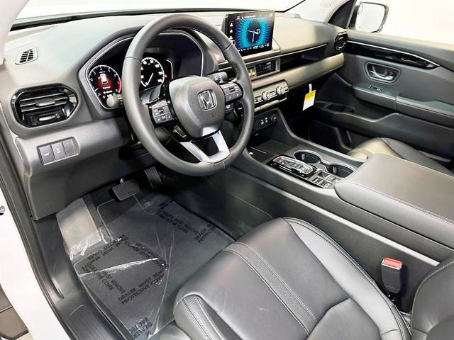 Photo of 2025 Platinum White Pearl Honda Pilot