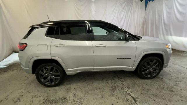 Photo of 2024 Silver Zynith Jeep Compass