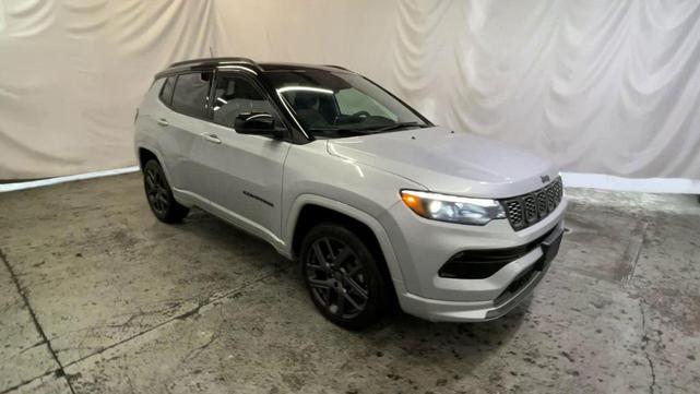 Photo of 2024 Silver Zynith Jeep Compass