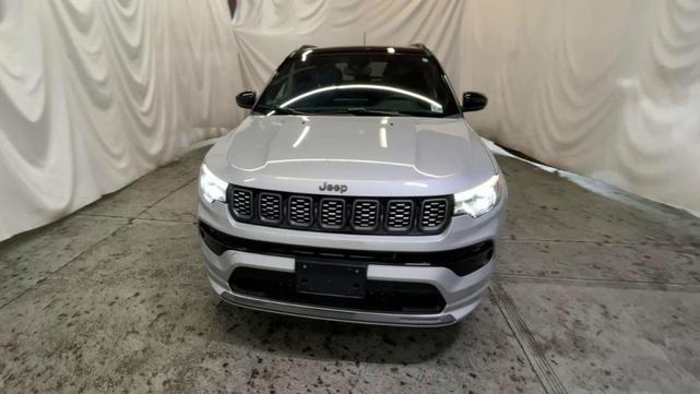 Photo of 2024 Silver Zynith Jeep Compass