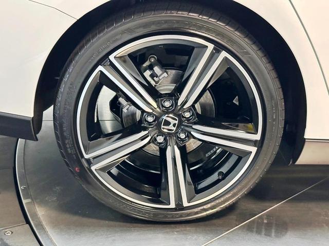Photo of 2025 Platinum White Pearl Honda Accord Hybrid