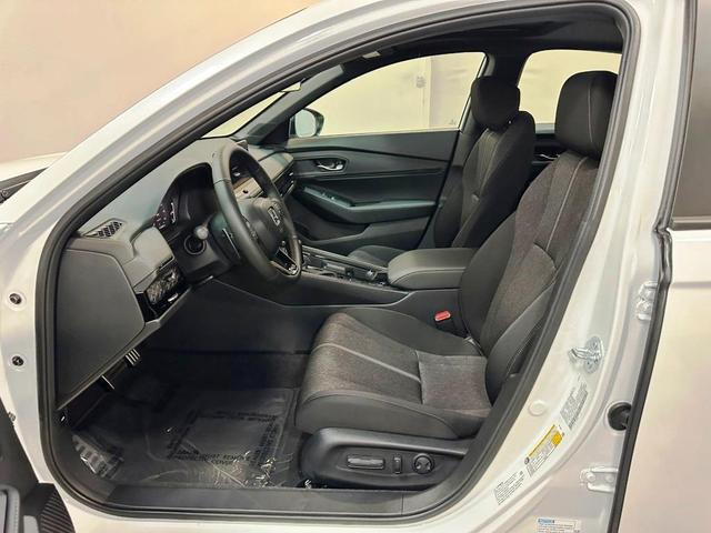 Photo of 2025 Platinum White Pearl Honda Accord Hybrid