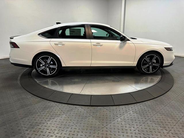 Photo of 2025 Platinum White Pearl Honda Accord Hybrid