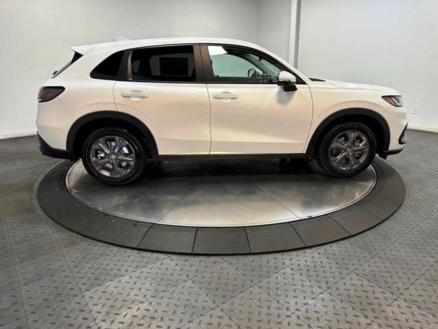 Photo of 2026 Platinum White Pearl Honda HR-V