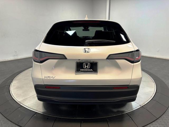 Photo of 2026 Platinum White Pearl Honda HR-V