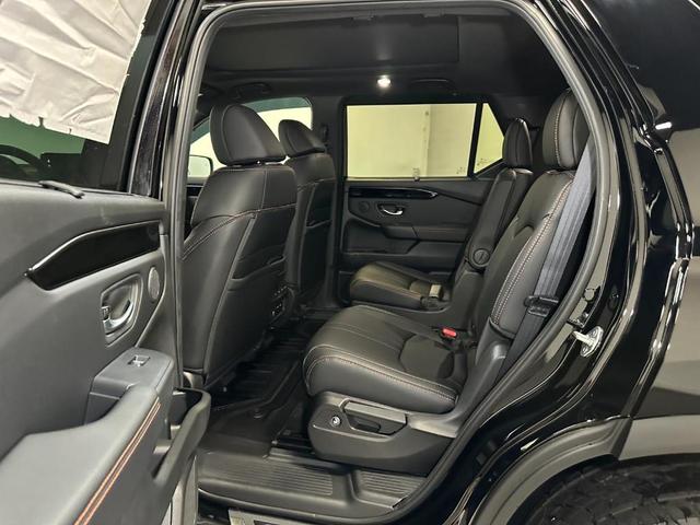 Photo of 2025 Crystal Black Pearl Honda Pilot