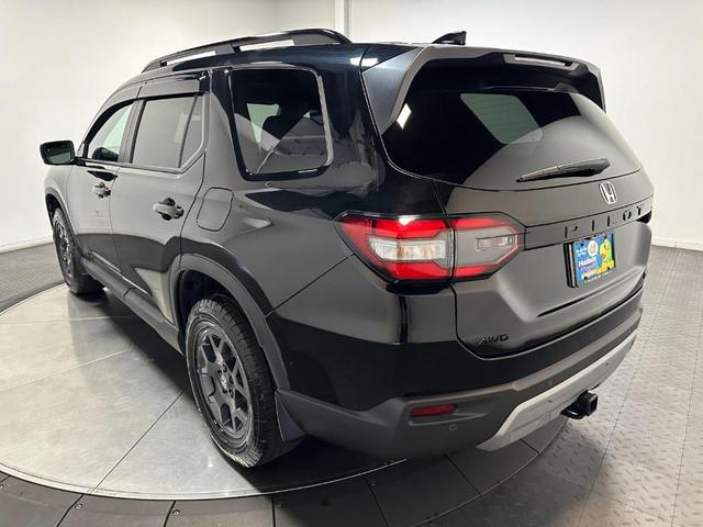 Photo of 2025 Crystal Black Pearl Honda Pilot