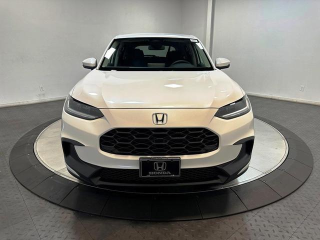 Photo of 2026 Platinum White Pearl Honda HR-V