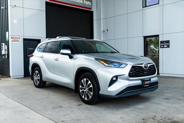 Photo of 2022 Celestial Silver Metallic Toyota Highlander