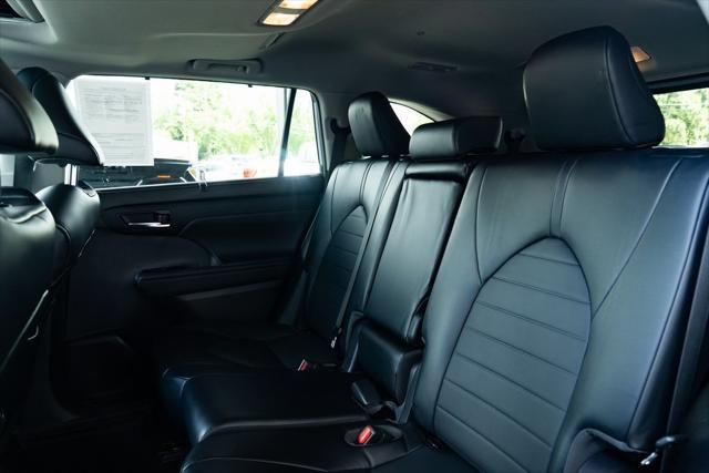 Photo of 2022 Celestial Silver Metallic Toyota Highlander